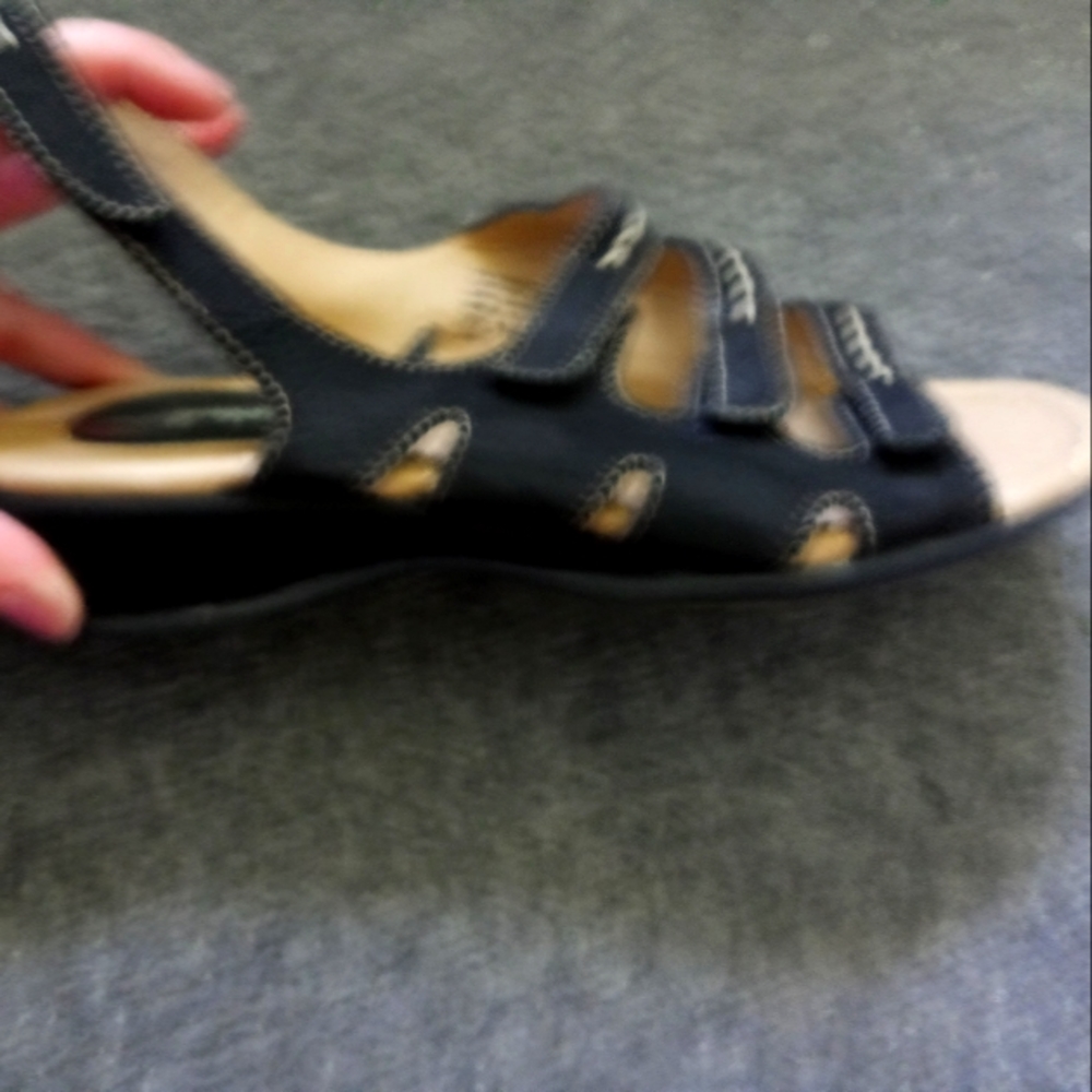 Easy Spirit Velcro Sandals sz 8 1/2 Black